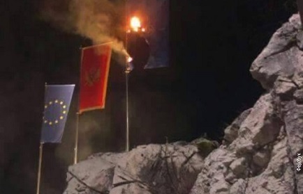 Флаг НАТО и недели не провисел над столицей Черногории